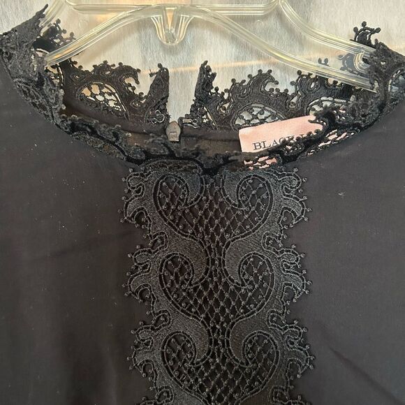 Black Label by Chico’s Black Lace Trim Cropped Blouse Long Cuffed Sleeve 16 - Picture 7 of 14